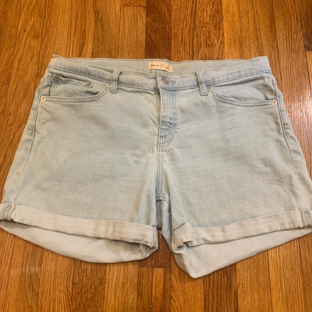Gap 5” Denim Shorts, Size 32